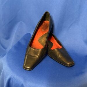AEROSOLES Black Leather Pumps SIZE 10